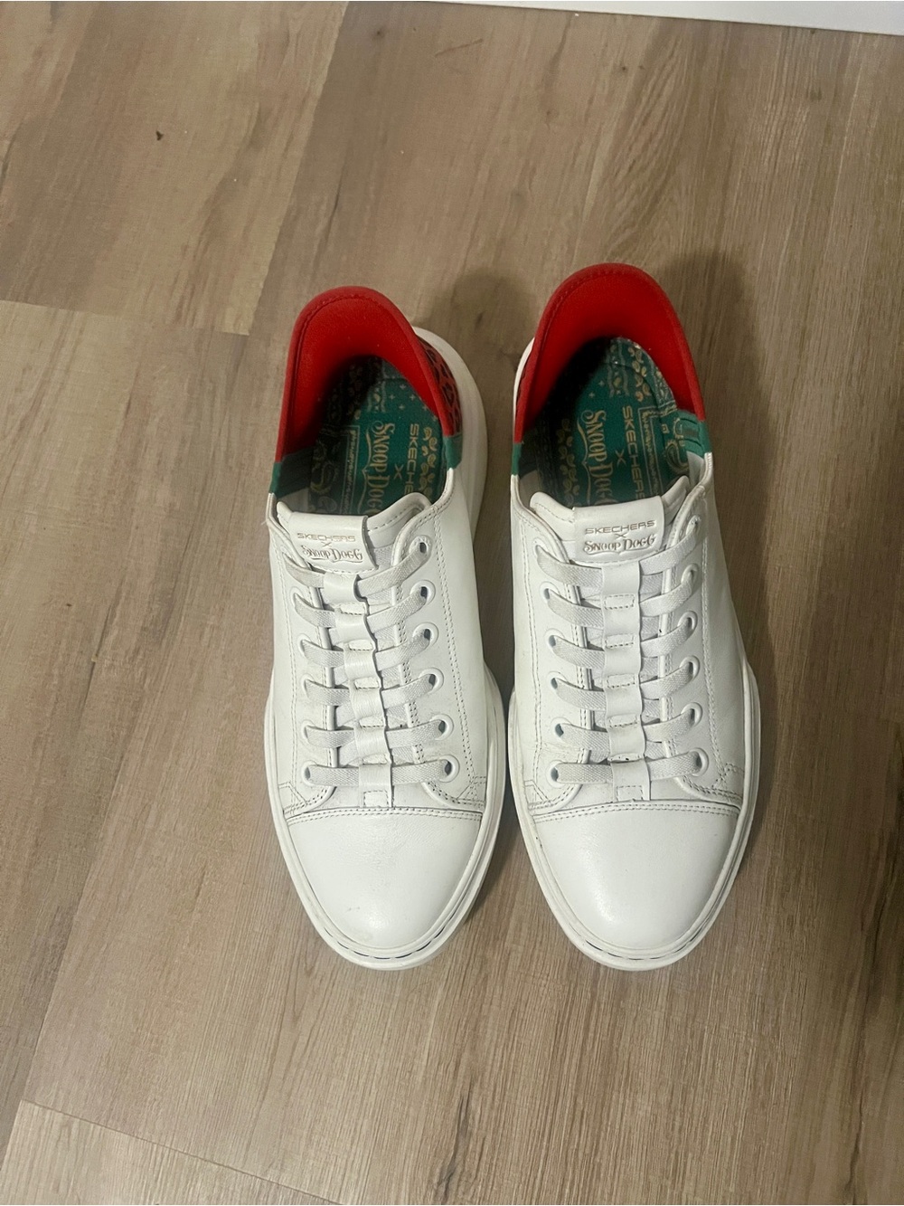 Snoop Dogg Sketchers slip in Low-Top Sneakers with Red Collar - Men